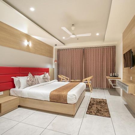 Hotel Silvera Grand 아흐메다바드 외부 사진