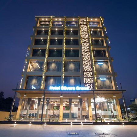 Hotel Silvera Grand 아흐메다바드 외부 사진