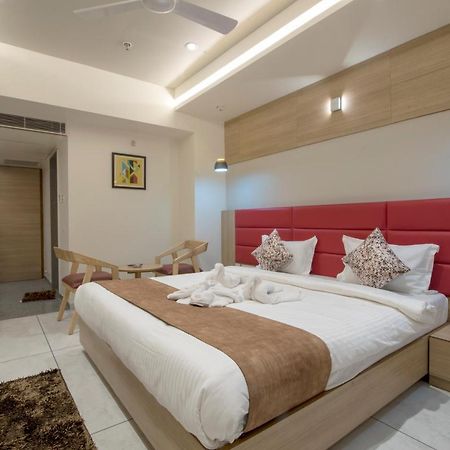 Hotel Silvera Grand 아흐메다바드 외부 사진