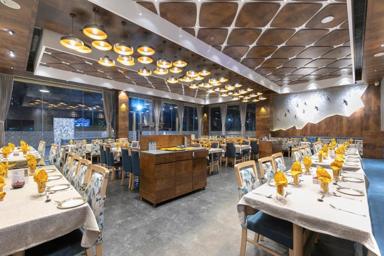 Hotel Silvera Grand 아흐메다바드 외부 사진