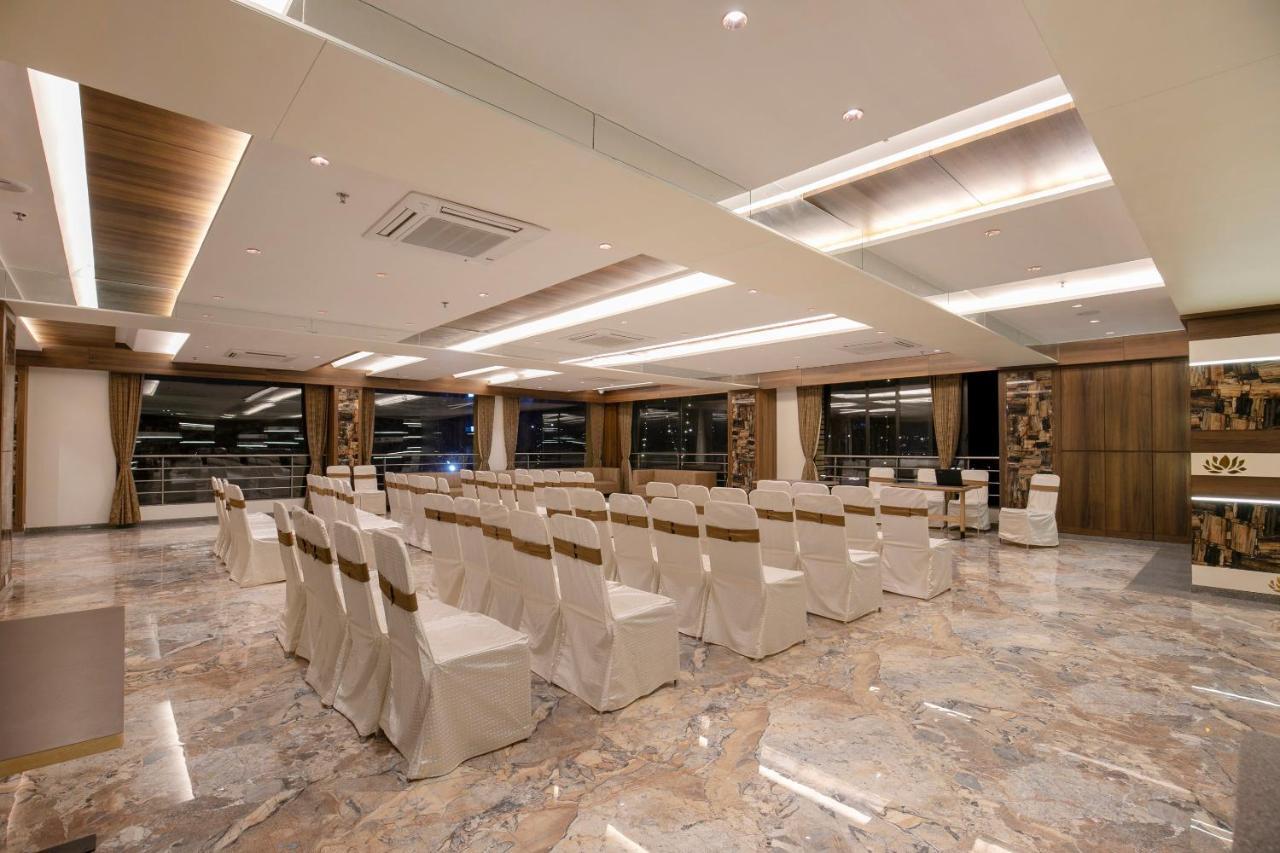 Hotel Silvera Grand 아흐메다바드 외부 사진