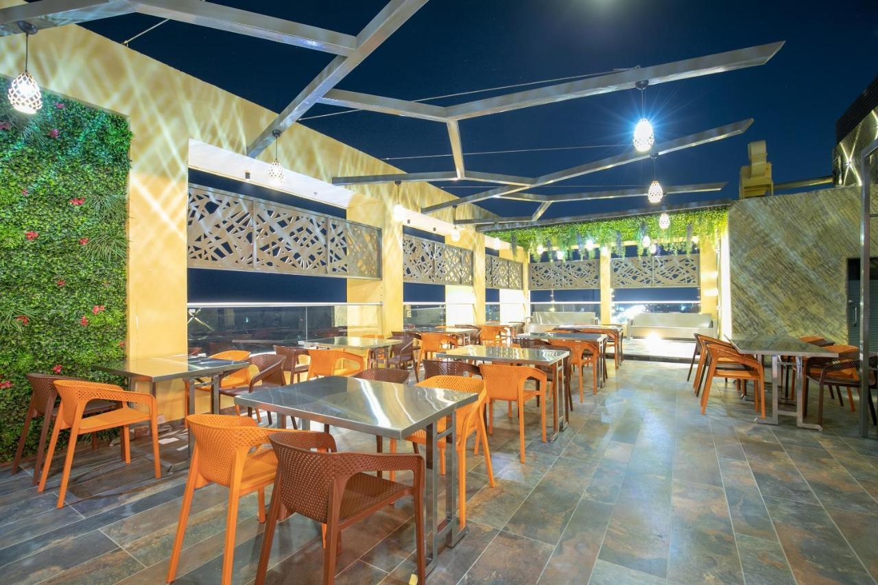Hotel Silvera Grand 아흐메다바드 외부 사진