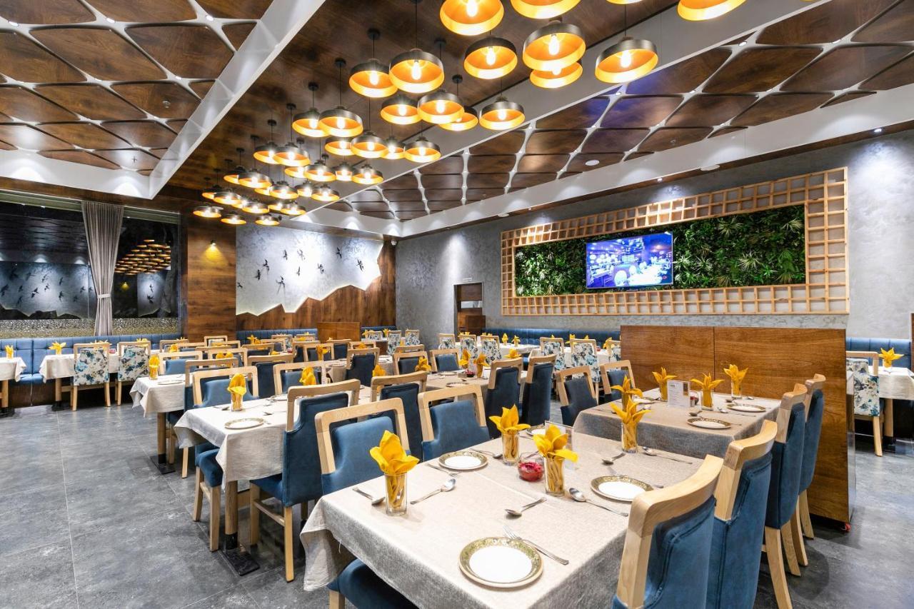 Hotel Silvera Grand 아흐메다바드 외부 사진