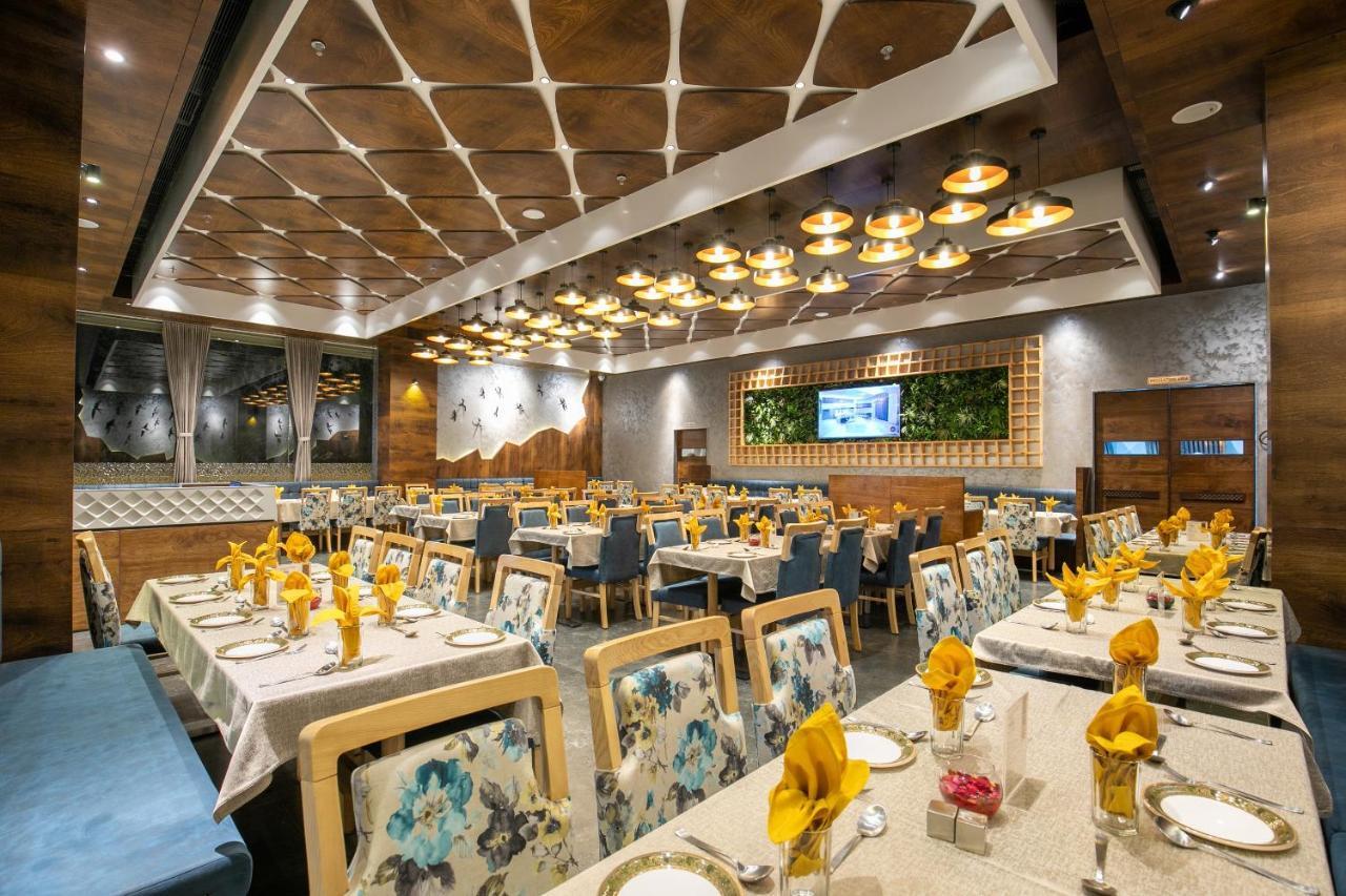 Hotel Silvera Grand 아흐메다바드 외부 사진