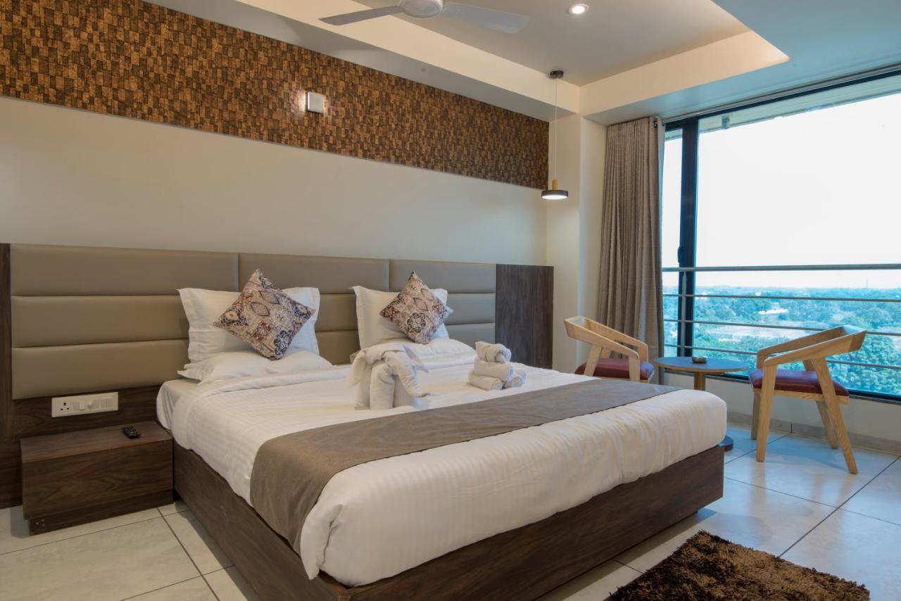 Hotel Silvera Grand 아흐메다바드 외부 사진