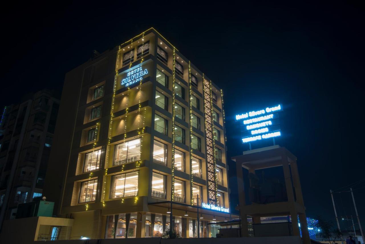 Hotel Silvera Grand 아흐메다바드 외부 사진