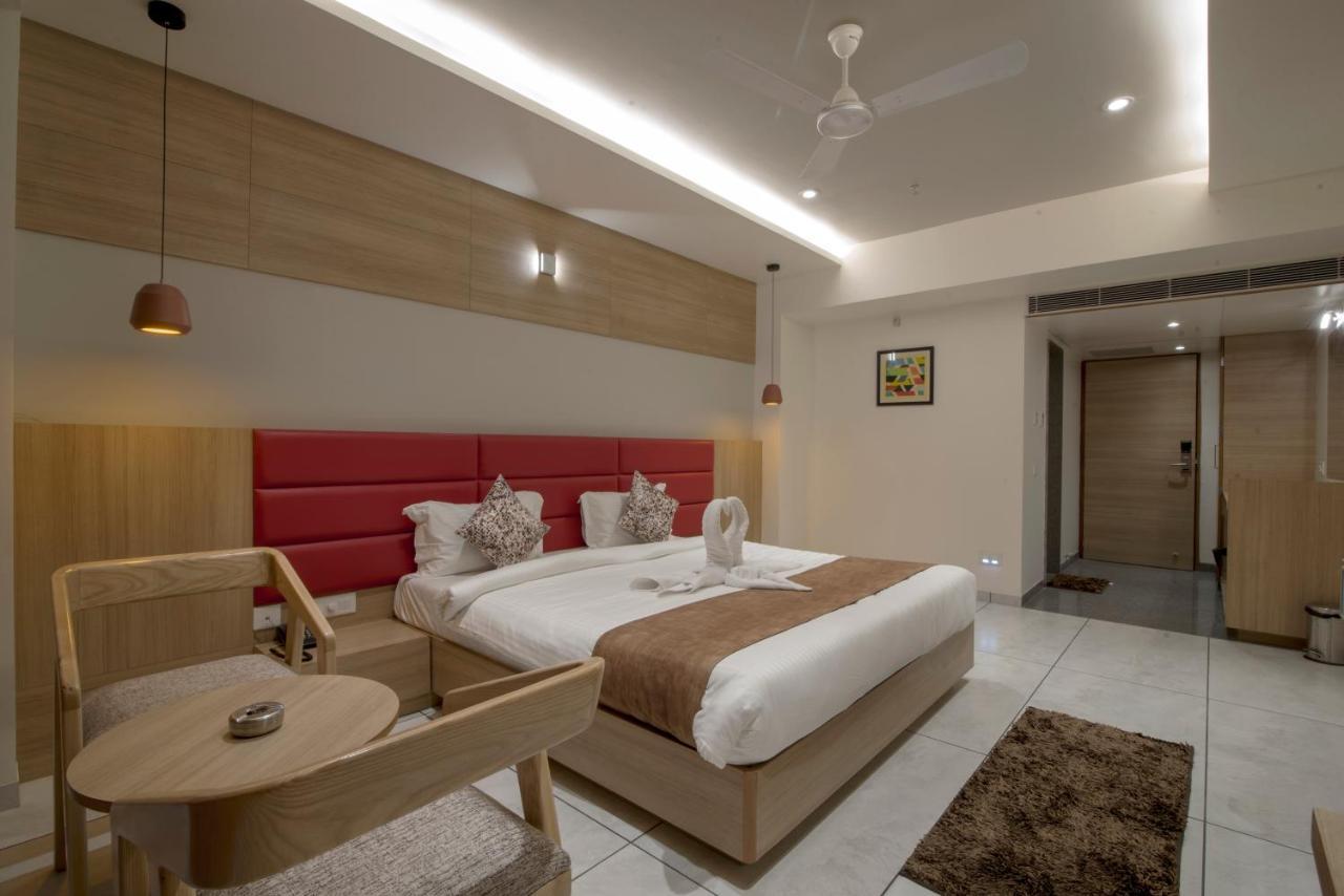 Hotel Silvera Grand 아흐메다바드 외부 사진