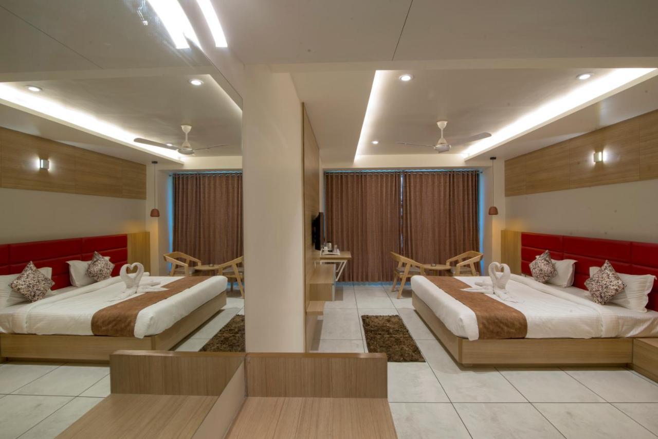 Hotel Silvera Grand 아흐메다바드 외부 사진