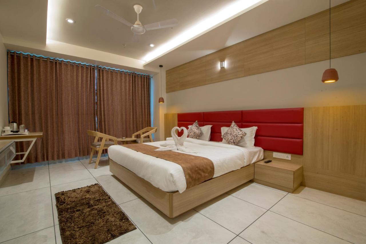 Hotel Silvera Grand 아흐메다바드 외부 사진