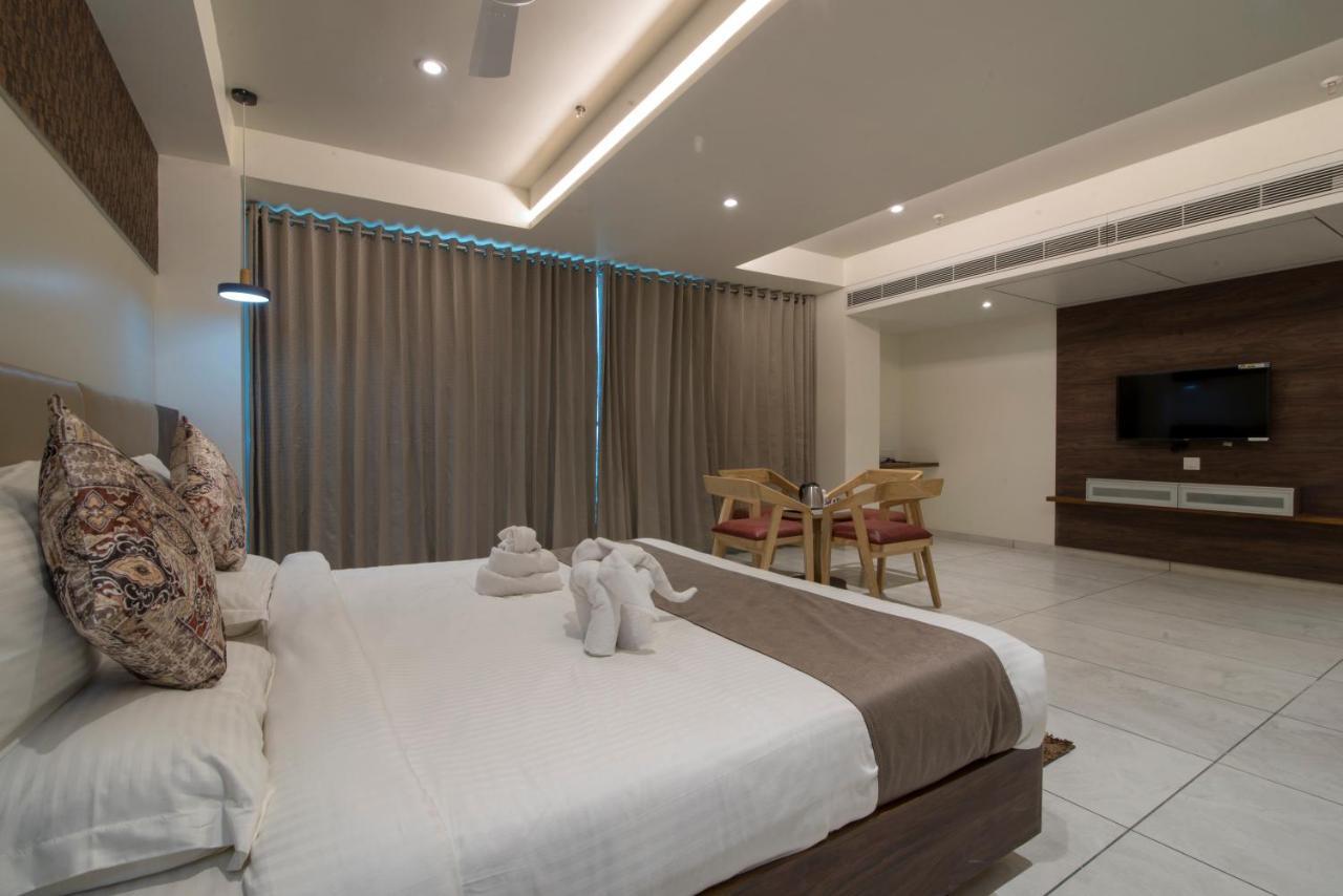Hotel Silvera Grand 아흐메다바드 외부 사진