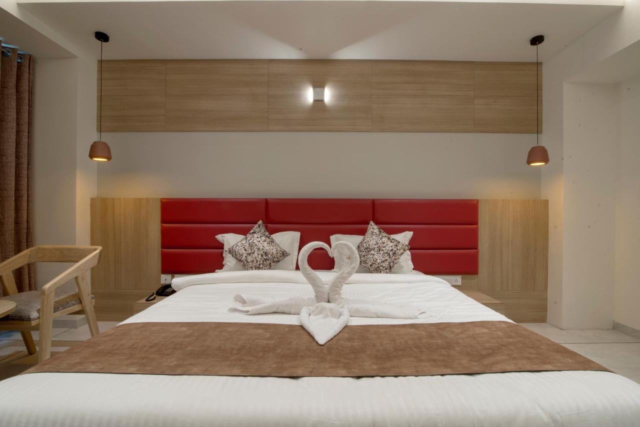 Hotel Silvera Grand 아흐메다바드 외부 사진