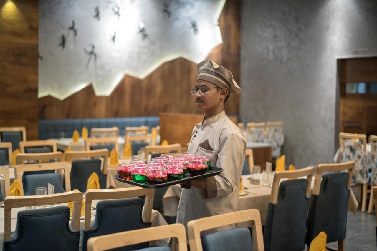 Hotel Silvera Grand 아흐메다바드 외부 사진