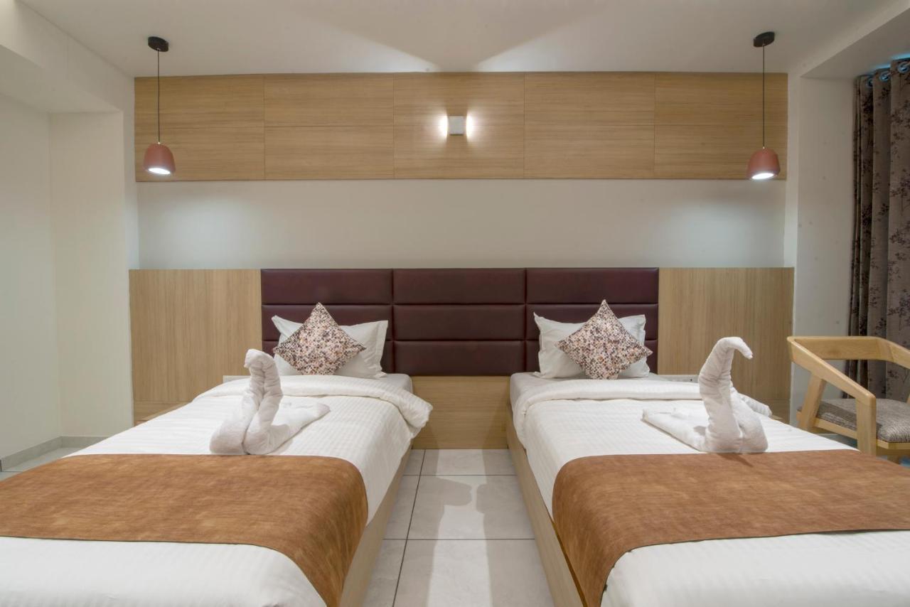Hotel Silvera Grand 아흐메다바드 외부 사진