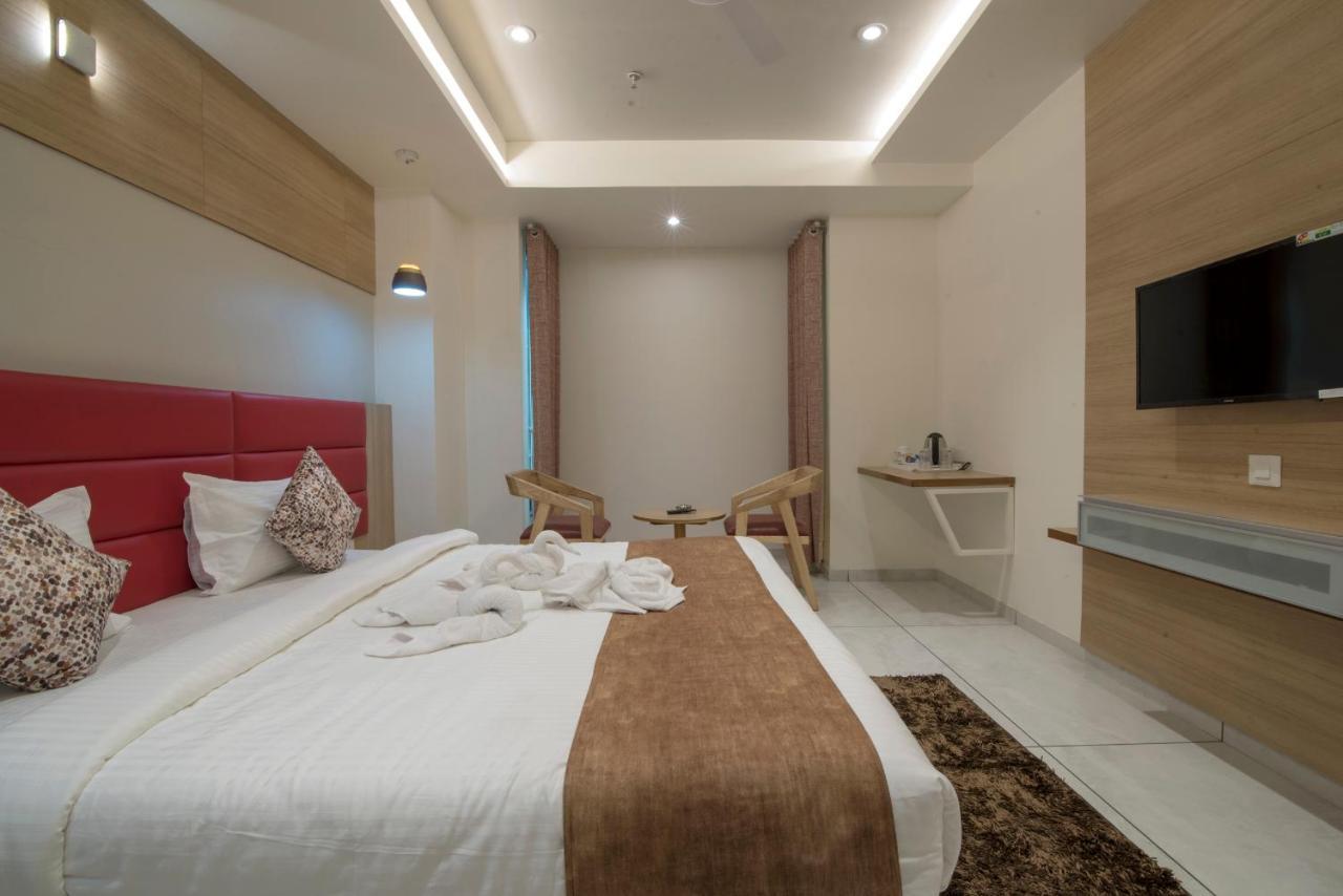 Hotel Silvera Grand 아흐메다바드 외부 사진